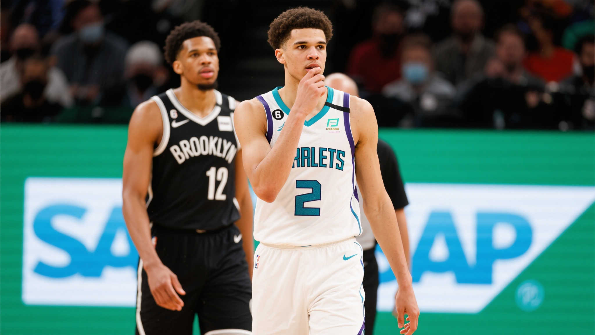 的表现令人 的表现令人